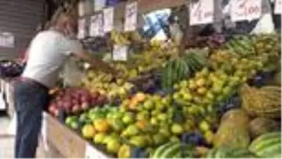 Bir markette başlatılan askıda meyve sebze uygulaması ilgi görüyor