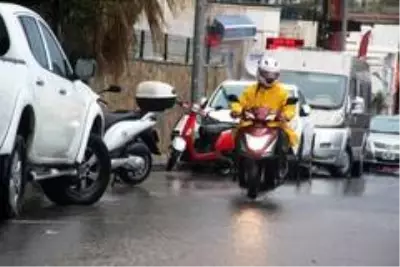 Bodrum'da sokaklar göle döndü Bodrum'da sokaklar göle döndü