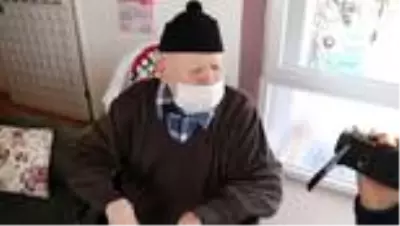 Burdur Valisi Arslantaş, Cumhuriyet doğumlu Mehmet Dedeye doğum günü sürprizi yaptı. Burdur Valisi Arslantaş, Cumhuriyet doğumlu Mehmet Dedeye doğum günü sürprizi yaptı.