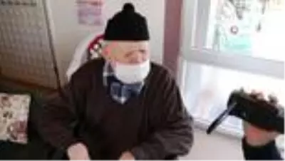 Burdur Valisi Arslantaş, Cumhuriyet doğumlu Mehmet Dedeye doğum günü sürprizi yaptı. Burdur Valisi Arslantaş, Cumhuriyet doğumlu Mehmet Dedeye doğum günü sürprizi yaptı.