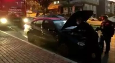 Bursa'da aracın motoruna sıkışan kedi 1 saat sonra kurtarıldı Bursa'da aracın motoruna sıkışan kedi 1 saat sonra kurtarıldı