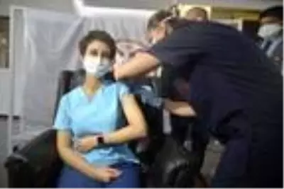 Kovid-19'a karşı Çin'de geliştirilen aşının İbni Sina Hastanesi'nde gönüllülere uygulaması başladı (1) Kovid-19'a karşı Çin'de geliştirilen aşının İbni Sina Hastanesi'nde gönüllülere uygulaması başladı (1)