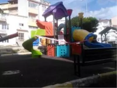 Çocuk parkları boş kaldı Çocuk parkları boş kaldı