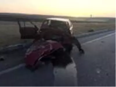 Çorum'da otomobiller çarpıştı: 1'i uzman çavuş 2 kişi öldü Çorum'da otomobiller çarpıştı: 1'i uzman çavuş 2 kişi öldü