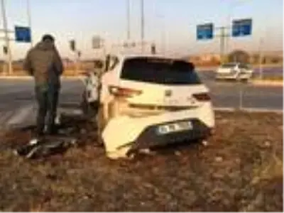 Çorum'da otomobiller çarpıştı: 1'i uzman çavuş 2 kişi öldü Çorum'da otomobiller çarpıştı: 1'i uzman çavuş 2 kişi öldü