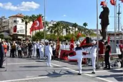 Cumhuriyet Bayramının 97.yılında Marmaris'te çelenk sunma töreni yapıldı Cumhuriyet Bayramının 97.yılında Marmaris'te çelenk sunma töreni yapıldı