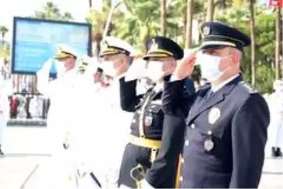 Cumhuriyet Bayramının 97.yılında Marmaris'te çelenk sunma töreni yapıldı Cumhuriyet Bayramının 97.yılında Marmaris'te çelenk sunma töreni yapıldı