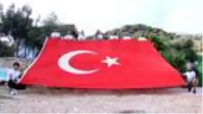 Cumhuriyetin 97'nci yılı anısına tek nefeste 97 metre saygı dalışı Cumhuriyetin 97'nci yılı anısına tek nefeste 97 metre saygı dalışı