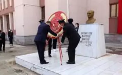 Cumhuriyetin 97. yıl dönüm etkinlikleri çelenk sunumuyla başladı Cumhuriyetin 97. yıl dönüm etkinlikleri çelenk sunumuyla başladı