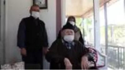 Cumhuriyetle yaşıt Mehmet Dede'ye doğum günü sürprizi Cumhuriyetle yaşıt Mehmet Dede'ye doğum günü sürprizi