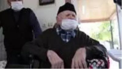 Cumhuriyetle yaşıt Mehmet Dede'ye doğum günü sürprizi Cumhuriyetle yaşıt Mehmet Dede'ye doğum günü sürprizi