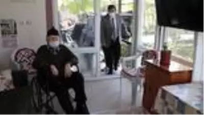 Cumhuriyetle yaşıt Mehmet Dede'ye doğum günü sürprizi Cumhuriyetle yaşıt Mehmet Dede'ye doğum günü sürprizi
