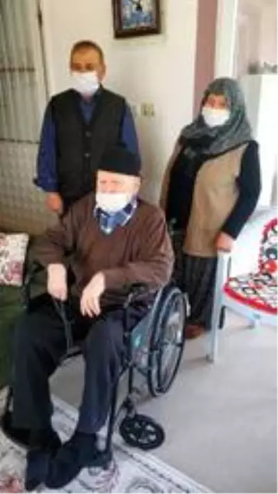 Vali Arslantaş'tan Cumhuriyet doğumlu Mehmet dedeye doğum günü sürprizi