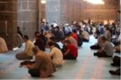 Diyarbakır'da koronavirüs tedbirli 'Mevlid Kandili' programı Diyarbakır'da koronavirüs tedbirli 'Mevlid Kandili' programı