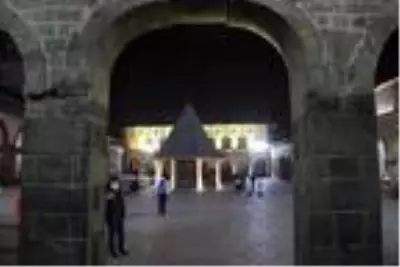 Diyarbakır'da koronavirüs tedbirli 'Mevlid Kandili' programı Diyarbakır'da koronavirüs tedbirli 'Mevlid Kandili' programı