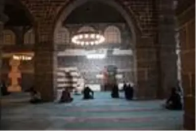 Diyarbakır'da koronavirüs tedbirli 'Mevlid Kandili' programı Diyarbakır'da koronavirüs tedbirli 'Mevlid Kandili' programı
