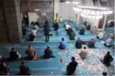 Diyarbakır'da koronavirüs tedbirli 'Mevlid Kandili' programı Diyarbakır'da koronavirüs tedbirli 'Mevlid Kandili' programı