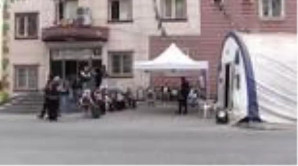 Diyarbakır'daki evlat nöbetine iki aile daha katıldı