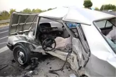 Elazığ'da otomobiller çarpıştı: 1 ölü 2 yaralı Elazığ'da otomobiller çarpıştı: 1 ölü 2 yaralı