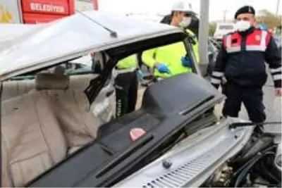 Elazığ'da otomobiller çarpıştı: 1 ölü 2 yaralı Elazığ'da otomobiller çarpıştı: 1 ölü 2 yaralı