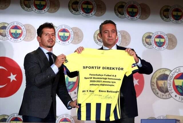Emre Belözoğlu basın toplantısında kağıda değil, formaya imza attı Emre Belözoğlu basın toplantısında kağıda değil, formaya imza attı