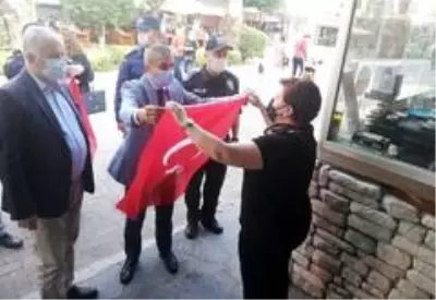 Erdek'te her yerde Türk bayrağı dalgalanacak Erdek'te her yerde Türk bayrağı dalgalanacak
