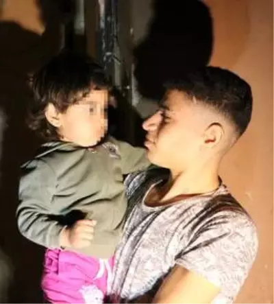 Eve giren şüpheli, Suriyeli ailenin 2 yaşındaki çocuğunu kaçırmaya çalıştı Eve giren şüpheli, Suriyeli ailenin 2 yaşındaki çocuğunu kaçırmaya çalıştı