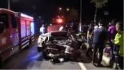 Freni arızalanan kamyon 3 otomobile çarptı (2) Freni arızalanan kamyon 3 otomobile çarptı (2)