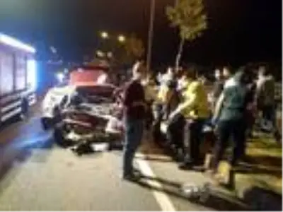 Freni boşalan kamyon, 3 otomobile çarptı: 10 yaralı Freni boşalan kamyon, 3 otomobile çarptı: 10 yaralı