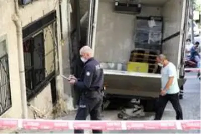Freni boşalan kamyon doğalgaz borusuna çarptı, faciadan dönüldü Freni boşalan kamyon doğalgaz borusuna çarptı, faciadan dönüldü