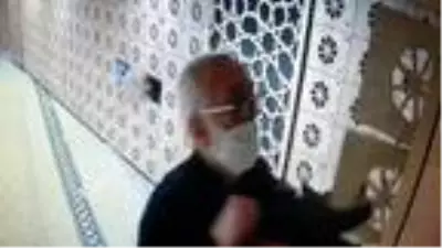 Son dakika haber: Gaziosmanpaşa'da camiden ayakkabı hırsızlığı kamerada Son dakika haber: Gaziosmanpaşa'da camiden ayakkabı hırsızlığı kamerada