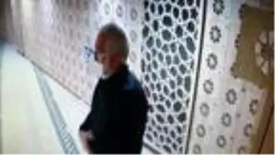 Son dakika haber: Gaziosmanpaşa'da camiden ayakkabı hırsızlığı kamerada Son dakika haber: Gaziosmanpaşa'da camiden ayakkabı hırsızlığı kamerada
