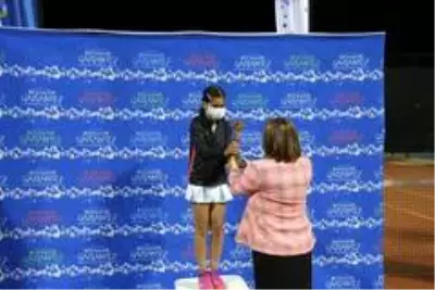 GKV'li Ayda Akçayöz'den teniste çifte şampiyonluk kazandı GKV'li Ayda Akçayöz'den teniste çifte şampiyonluk kazandı