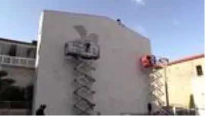 Hat sanatını grafitiyle yorumlayan sanatçının hayali, yurt dışındaki bir meydanda çalışma yapmak Hat sanatını grafitiyle yorumlayan sanatçının hayali, yurt dışındaki bir meydanda çalışma yapmak