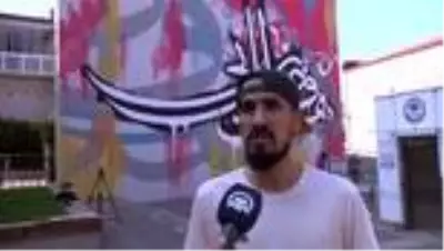 Hat sanatını grafitiyle yorumlayan sanatçının hayali, yurt dışındaki bir meydanda çalışma yapmak Hat sanatını grafitiyle yorumlayan sanatçının hayali, yurt dışındaki bir meydanda çalışma yapmak