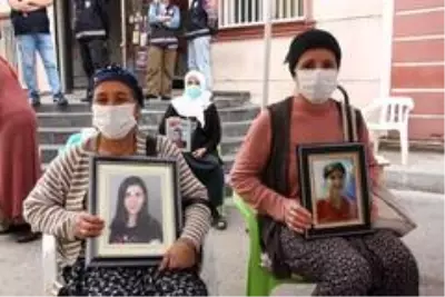 Son dakika haber! HDP önündeki ailelerin çığlığı her geçen gün yayılmaya devam ediyor Son dakika haber! HDP önündeki ailelerin çığlığı her geçen gün yayılmaya devam ediyor