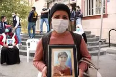 Son dakika haber! HDP önündeki ailelerin çığlığı her geçen gün yayılmaya devam ediyor Son dakika haber! HDP önündeki ailelerin çığlığı her geçen gün yayılmaya devam ediyor
