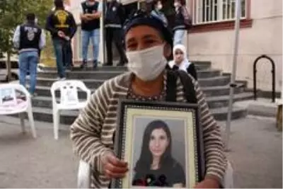 Son dakika haber! HDP önündeki ailelerin çığlığı her geçen gün yayılmaya devam ediyor Son dakika haber! HDP önündeki ailelerin çığlığı her geçen gün yayılmaya devam ediyor