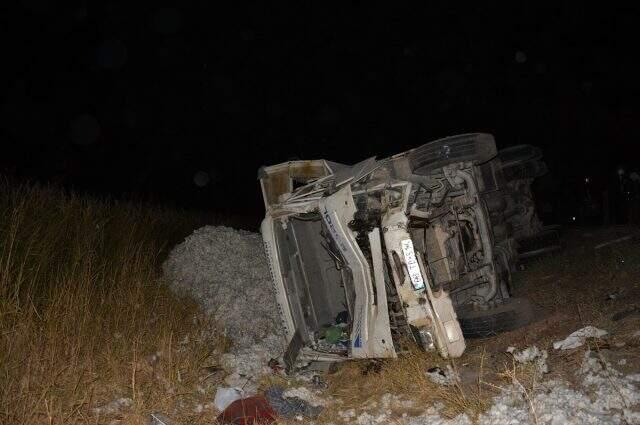 İki kamyon çarpıştığı kazada yol, kan gölüne döndü: 3 ölü, 1 yaralı İki kamyon çarpıştığı kazada yol, kan gölüne döndü: 3 ölü, 1 yaralı