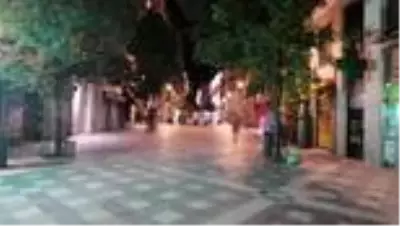 İspanyollar, Kovid-19'dan çok 'salgını kötü yöneten' hükümet ve siyasetçilerden endişe duyuyor İspanyollar, Kovid-19'dan çok 'salgını kötü yöneten' hükümet ve siyasetçilerden endişe duyuyor