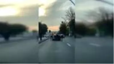 Kaykaycı gençlerin tehlikeli yolculuğu Kaykaycı gençlerin tehlikeli yolculuğu