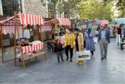 Malatya'nın ilk 'hanımeli pazarı' açıldı Malatya'nın ilk 'hanımeli pazarı' açıldı