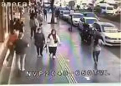 Merdivenden zıplayarak indi, yaya ile böyle çarpıştı Merdivenden zıplayarak indi, yaya ile böyle çarpıştı