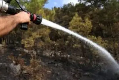 Mersin'deki orman yangınında soğutma çalışmaları sürüyor Mersin'deki orman yangınında soğutma çalışmaları sürüyor
