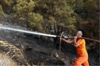 Mersin'deki orman yangınında soğutma çalışmaları sürüyor Mersin'deki orman yangınında soğutma çalışmaları sürüyor