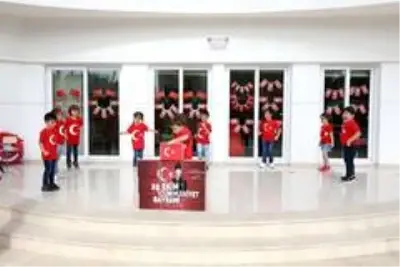 Mezitlili minikler cumhuriyet coşkusunu doyasıya yaşadı Mezitlili minikler cumhuriyet coşkusunu doyasıya yaşadı
