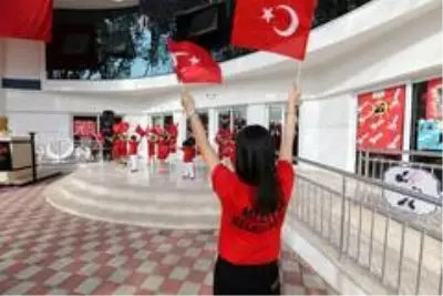 Mezitlili minikler cumhuriyet coşkusunu doyasıya yaşadı Mezitlili minikler cumhuriyet coşkusunu doyasıya yaşadı