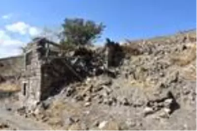 Muhtarı ve 13 seçmeni bulunan köyde kimse yaşamıyor Muhtarı ve 13 seçmeni bulunan köyde kimse yaşamıyor