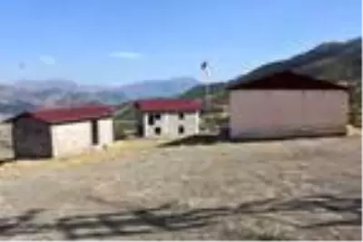 Muhtarı ve 13 seçmeni bulunan köyde kimse yaşamıyor Muhtarı ve 13 seçmeni bulunan köyde kimse yaşamıyor