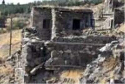 Muhtarı ve 13 seçmeni bulunan köyde kimse yaşamıyor Muhtarı ve 13 seçmeni bulunan köyde kimse yaşamıyor